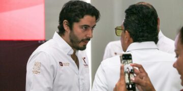 Y Gattás “pierde los estribos” en la antesala de una ceremonia solemne