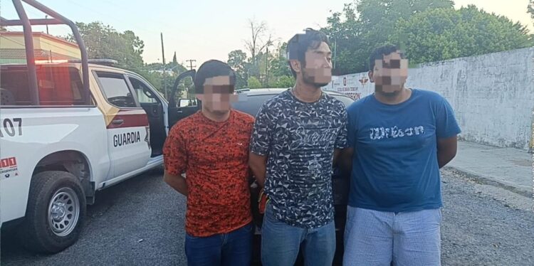 Cae tres personas por asaltar a un transeúnte en sector Soriana-Carrera