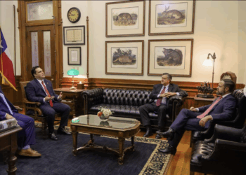 Se reúnes líderes parlamentarios de Tamaulipas y Texas en Austin