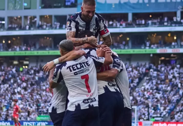 Monterrey vence 3-2 a Mazatlán y acaricia liderato de Liga MX