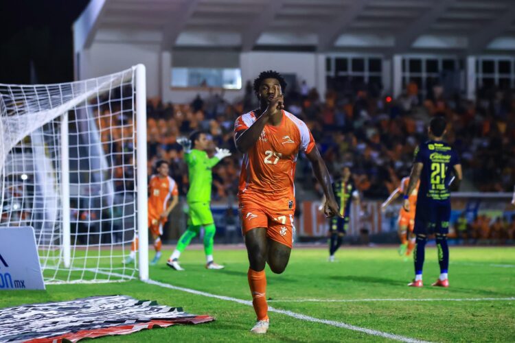 Correcaminos con 10 hombres empata 1-1 ante Morelia en arranque del torneo en el “Marte R. Gómez”