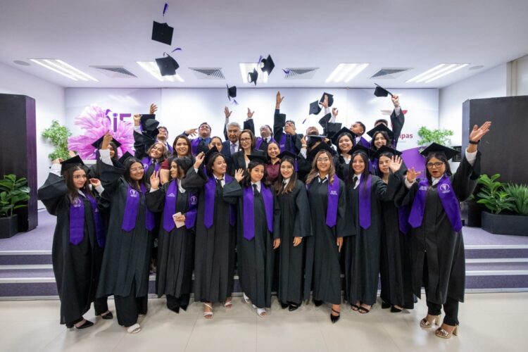 Gradúa DIF Tamaulipas a 24 terapeutas físicos del Centro de Rehabilitación y Educación Especial