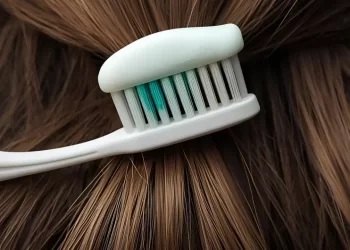 Pasta dental de cabello; el descubrimiento para el cuidado dental