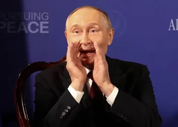 Putin exige que Ucrania ceda el Donbás y renuncie a la OTAN tras reunión con Trump en Alaska.