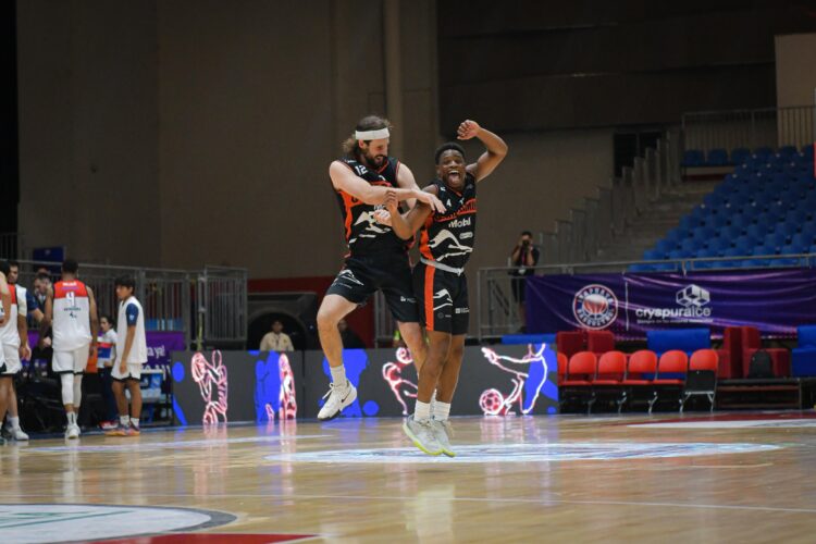 Apretado segundo triunfo de Correcaminos 86-85 sobre freseros de Irapuato