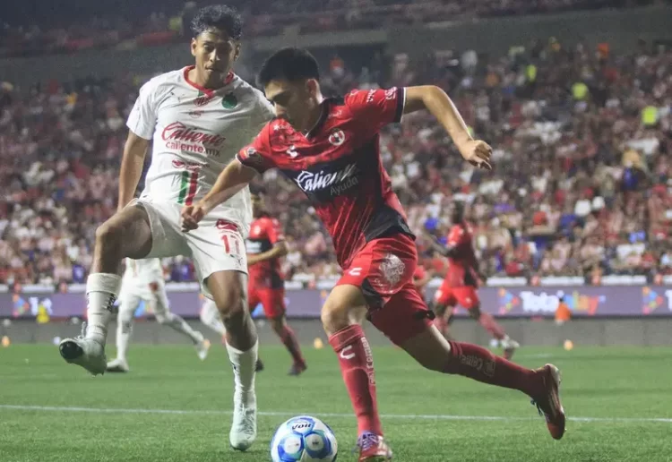 Gil Mora lo hace de nuevo, anota gol a las Chivas