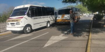 Sugieren a dueños de microbuses de Victoria no competir por usuarios en las rutas