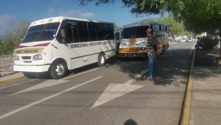 Sugieren a dueños de microbuses de Victoria no competir por usuarios en las rutas