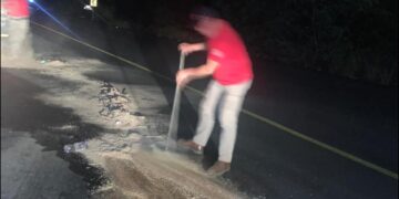 Tráiler derrama diésel en el km 15 de la carretera Victoria-Jaumave