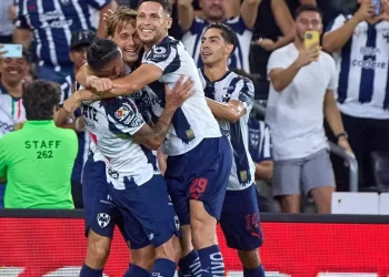 Monterrey golea 3-0 a Necaxa y se proclama líder del Apertura 2025