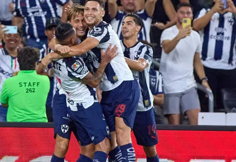 Monterrey golea 3-0 a Necaxa y se proclama líder del Apertura 2025