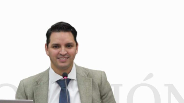 Ministro electo Rodrigo Guerrero sufre fuerte accidente vial en la CDMX