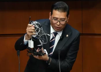 Senador Camarillo renuncia al PRI y deja a la bancada con 13 integrantes; peligra su vicepresidencia