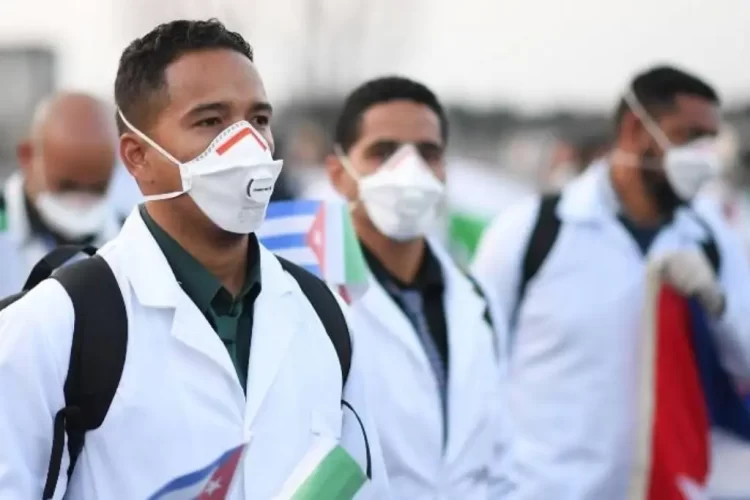 Instituciones federales sin datos sobre productividad de médicos cubanos