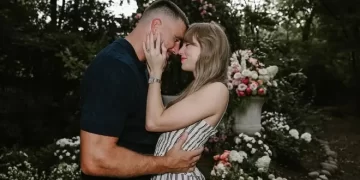 Taylor Swift y Travis Kelce se comprometen tras dos años de noviazgo