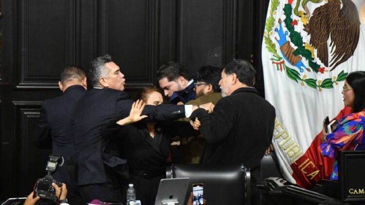 La primera agresión física vino de Fernández Noroña: Alejandro Moreno