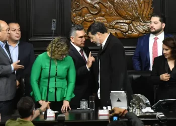 Ley interna del Senado no prevé sanciones por golpes en la Cámara Alta; aplica Código Penal vía denuncias