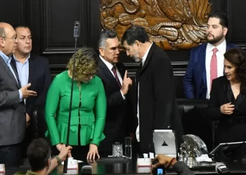 En medio de cerco policial, ‘Alito’ Moreno y Fernández Noroña se reencuentran tras pelea
