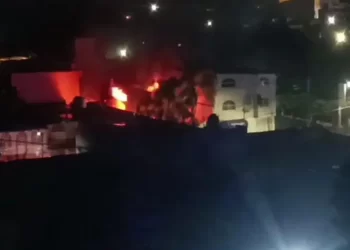 Incendian casa de la alcaldesa en Queréndaro, Michoacán