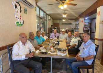 Festejan Grupo de Amigos Politécnicos 88 años del Arq. victorense Onésimo Nava Cervantes.