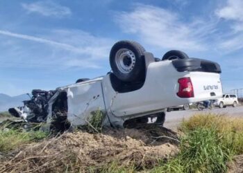 Vuelca camioneta en la carretera Tula-San Luis Potosí