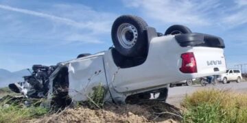 Vuelca camioneta en la carretera Tula-San Luis Potosí