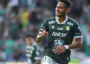 En casa, León golea 3-0 a un desangelado Querétaro