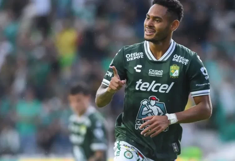 En casa, León golea 3-0 a un desangelado Querétaro