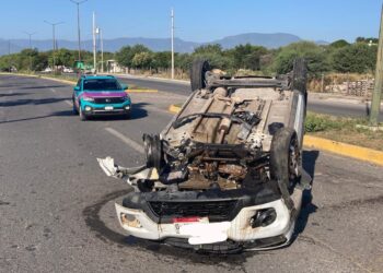 Vuelca auto sobre el bulevar “Praxedis Balboa” de Cd. Victoria