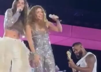Shakira y Belinda juntas! Sorprenden al cantar ‘Día de enero’ en el Estadio GNP
