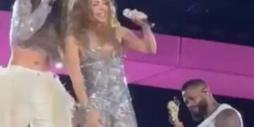 Shakira y Belinda juntas! Sorprenden al cantar ‘Día de enero’ en el Estadio GNP
