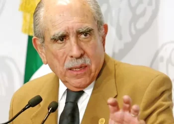 Pablo Gómez reniega ahora de “pluris”