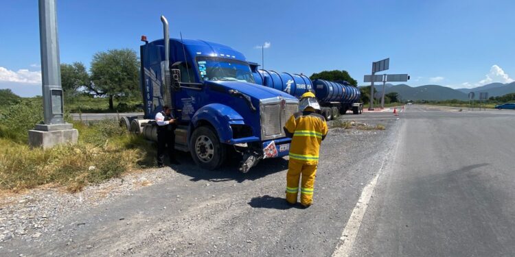 Otro choque en la Rumbo Nuevo; chofer salva la vida ¡de milagro!
