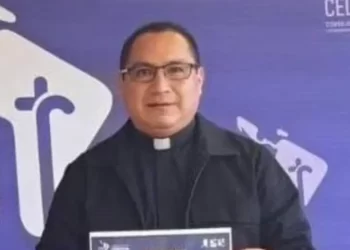 Hallan muerto a sacerdote, su camioneta fue arrastrada por la corriente en Veracruz