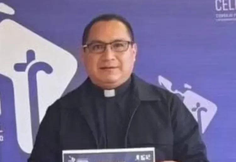 Hallan muerto a sacerdote, su camioneta fue arrastrada por la corriente en Veracruz