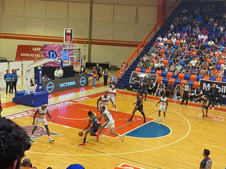 Correcaminos Básquetbol cae en casa 82-98 ante los Halcones de Xalapa