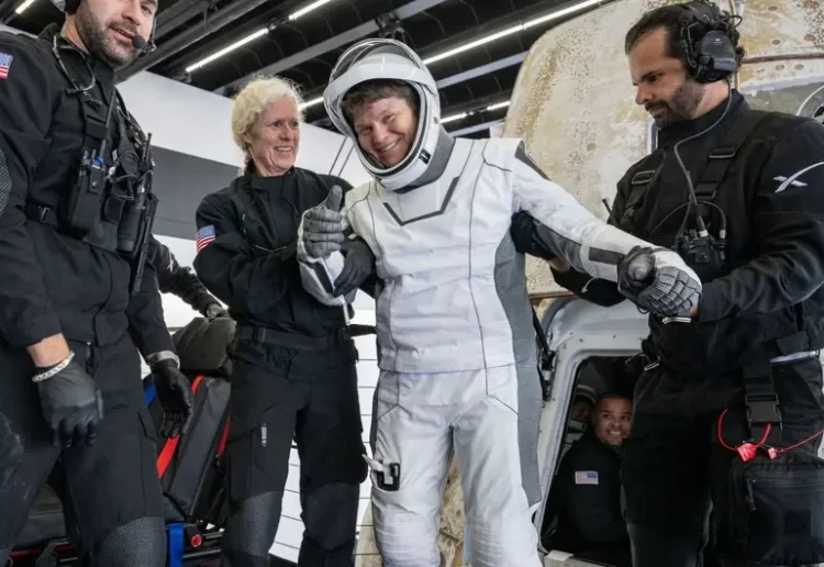 Cuatro astronautas regresan a la Tierra tras cinco meses en la Estación Espacial Internacional