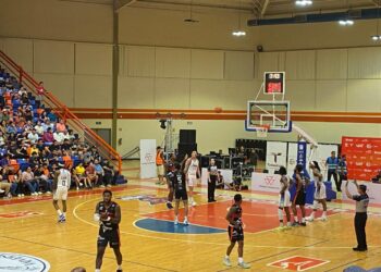 Voltereta de últimos segundos dan partido a Halcones 89-88 sobre un más afinado Correcaminos