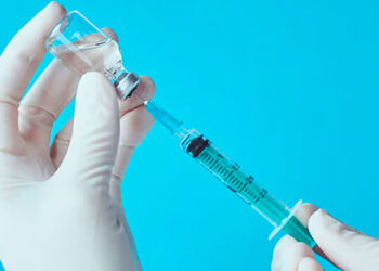 EU aprueba nuevas vacunas anticovid pero las limita