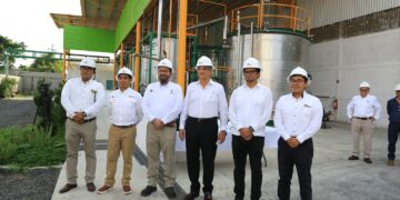 Recorre gobernador planta que transforma plásticos en combustibles en Altamira