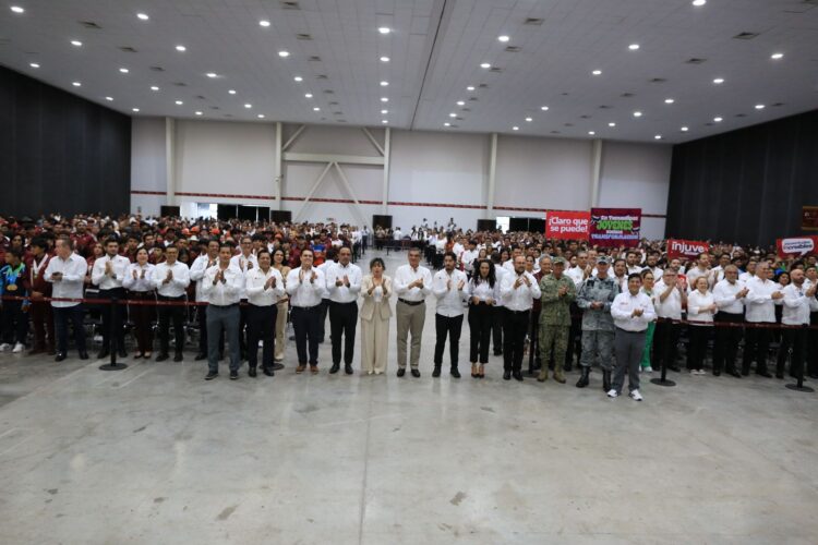 Américo Villarreal reconoce a deportistas y jóvenes tamaulipecos