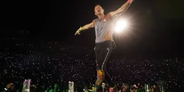 Coldplay mantendrá la “kiss cam” pese a polémica por infidelidad