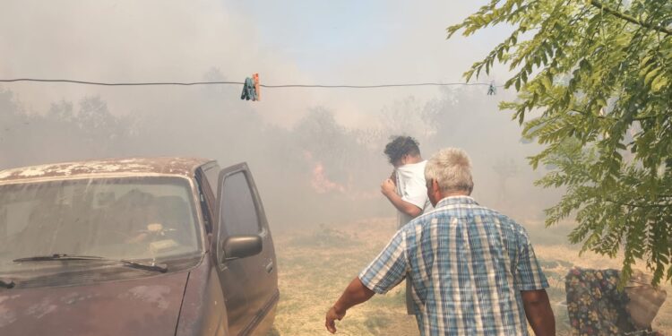 Incendio pone en riesgo a los habitantes de fraccionamiento