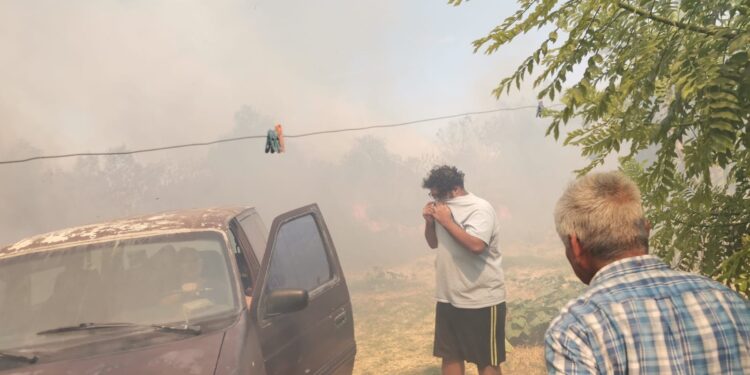 Incendio pone en riesgo a los habitantes de fraccionamiento