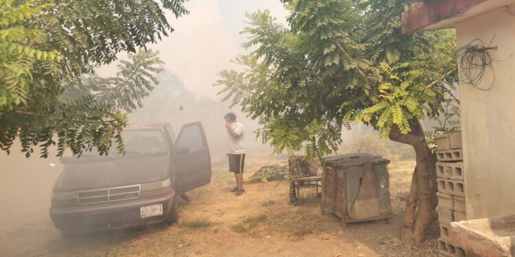 Incendio pone en riesgo a los habitantes de fraccionamiento