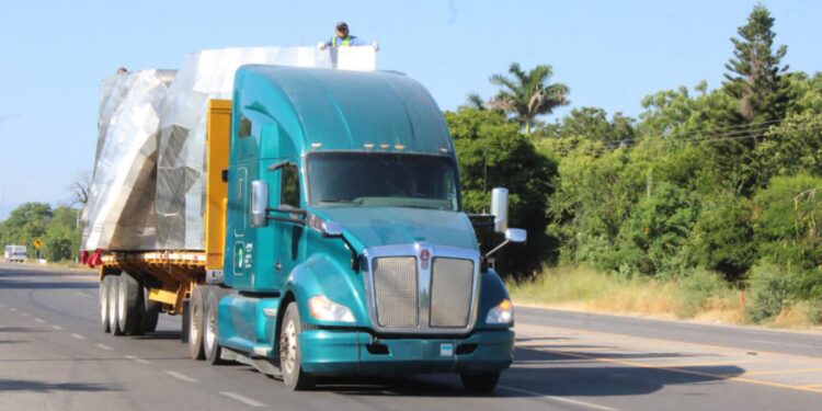 Trasladan escultura de la Virgen de la Misericordia hacia “El Chorrito”, Hidalgo, Tamaulipas