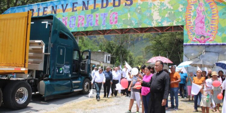 Trasladan escultura de la Virgen de la Misericordia hacia “El Chorrito”, Hidalgo, Tamaulipas