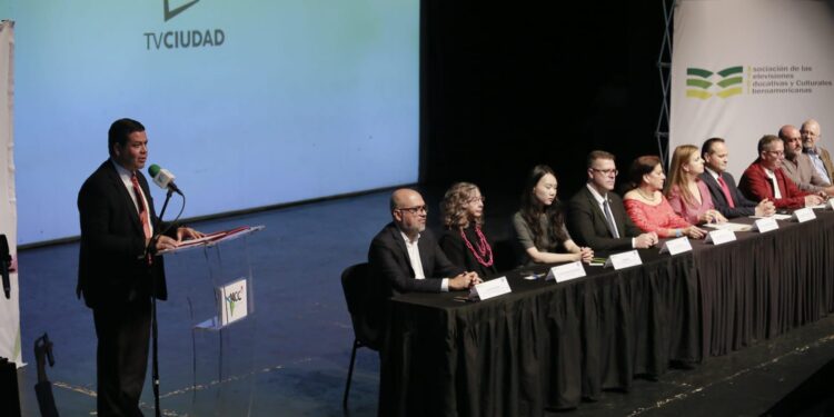 Reconocen participación de la UAT en noticiero científico