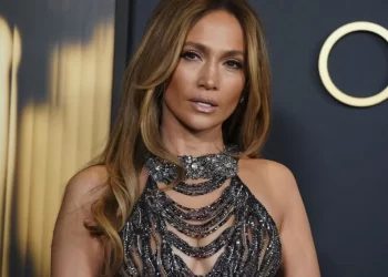 Boutique internacional le niega entrada a Jennifer López