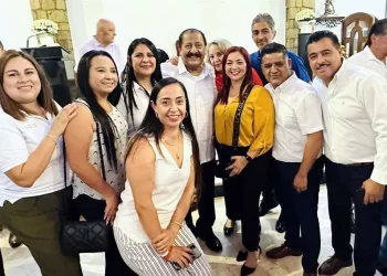 Acusan a líder del SNTE de usar recursos magisteriales para su cumpleaños